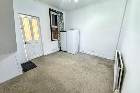 3 bedroom house to rent, Worland Road, Stratford