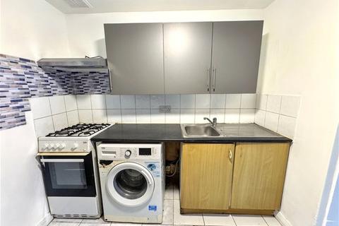3 bedroom house to rent, Worland Road, Stratford