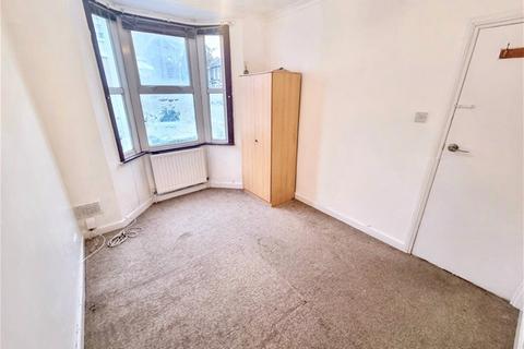 3 bedroom house to rent, Worland Road, Stratford
