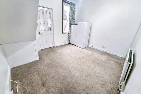 3 bedroom house to rent, Worland Road, Stratford