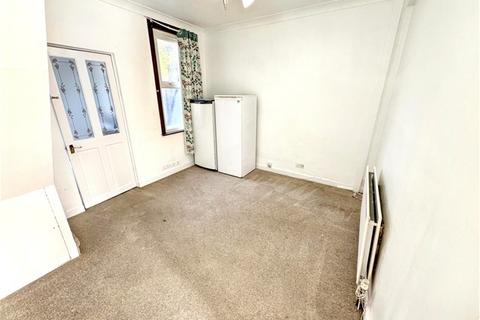 3 bedroom house to rent, Worland Road, Stratford