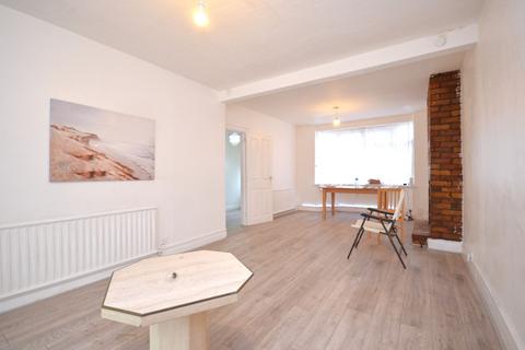 3 bedroom terraced house to rent, Verulam Road - Greenford UB6