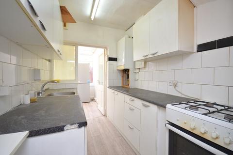 3 bedroom terraced house to rent, Verulam Road - Greenford UB6
