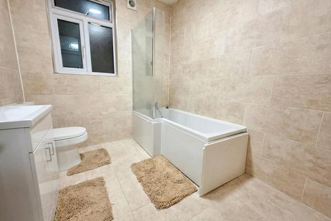 1 bedroom in a house share to rent, Church Street, London