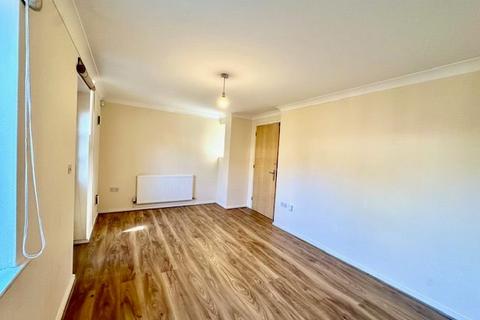 2 bedroom end of terrace house to rent, Carmichael Close, Ruislip. HA4