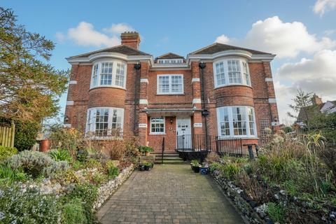 2 bedroom flat to rent, Cliff Avenue, Ormesby House, NR27