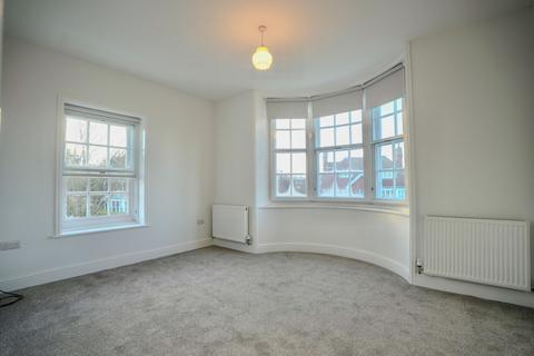 2 bedroom flat to rent, Cliff Avenue, Ormesby House, NR27
