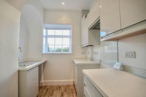 2 bedroom flat to rent, Cliff Avenue, Ormesby House, NR27