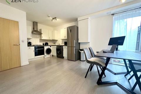 2 bedroom apartment to rent, 30 Queen Street, London N17
