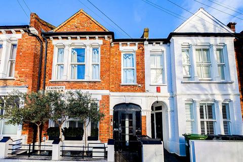 3 bedroom apartment to rent, Tynemouth Street, London