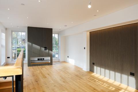 2 bedroom duplex for sale, Sadlers House, 180 Lower Richmond Road, London, SW15