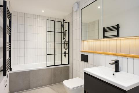 2 bedroom duplex for sale, Sadlers House, 180 Lower Richmond Road, London, SW15