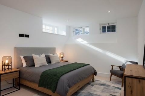 2 bedroom duplex for sale, Sadlers House, 180 Lower Richmond Road, London, SW15