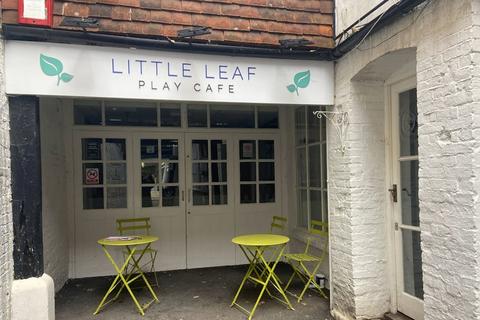 Restaurant to rent, 12-14 High St Petersfield GU32 3JG