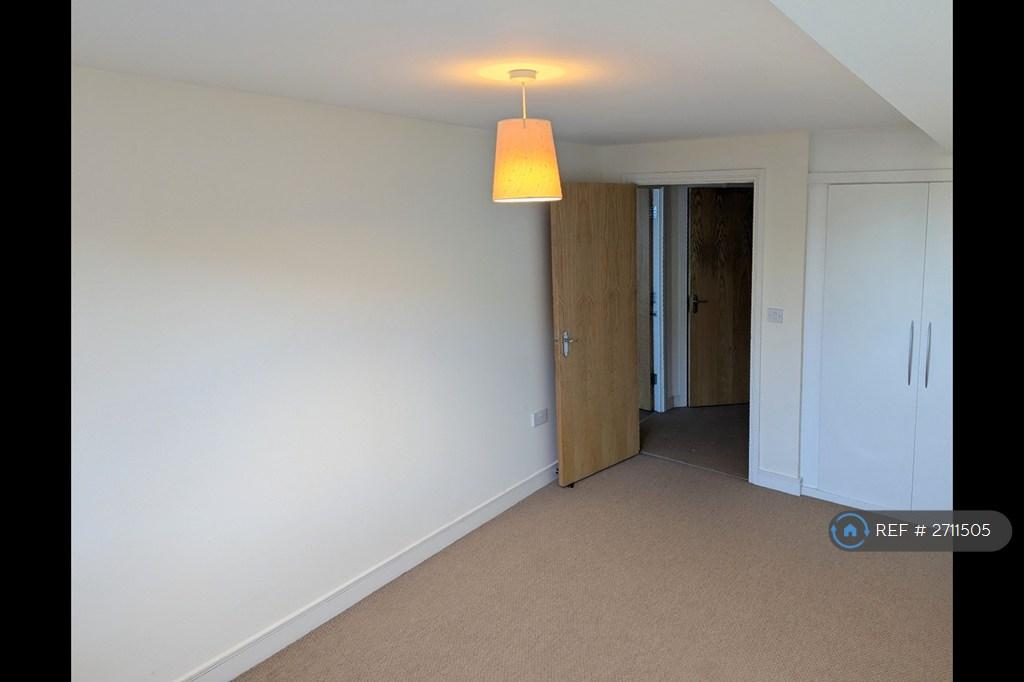 Bedroom w Wardrobe