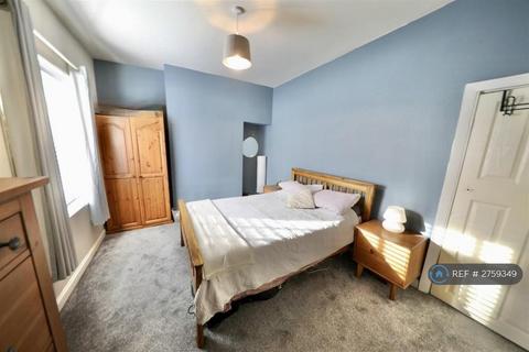 2 bedroom terraced house to rent, Thoresby Street, Hull, HU5