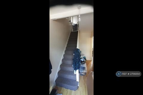 3 bedroom semi-detached house to rent, Beckhampton Street, Swindon, SN1