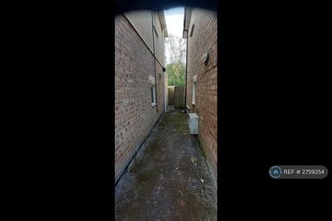 3 bedroom semi-detached house to rent, Beckhampton Street, Swindon, SN1