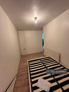 1 bedroom in a house share to rent, Lunan House, London, E3