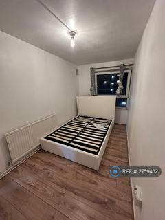 1 bedroom in a house share to rent, Lunan House, London, E3