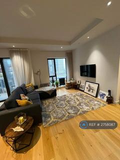 1 bedroom in a flat share to rent, Botanic Square, London, E14