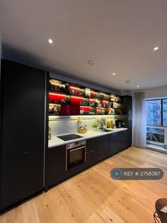 1 bedroom in a flat share to rent, Botanic Square, London, E14