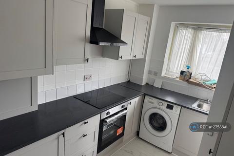 2 bedroom flat to rent, Swallow Drive, Northolt, UB5