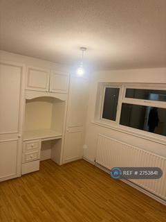 2 bedroom flat to rent, Swallow Drive, Northolt, UB5
