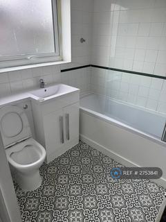 2 bedroom flat to rent, Swallow Drive, Northolt, UB5