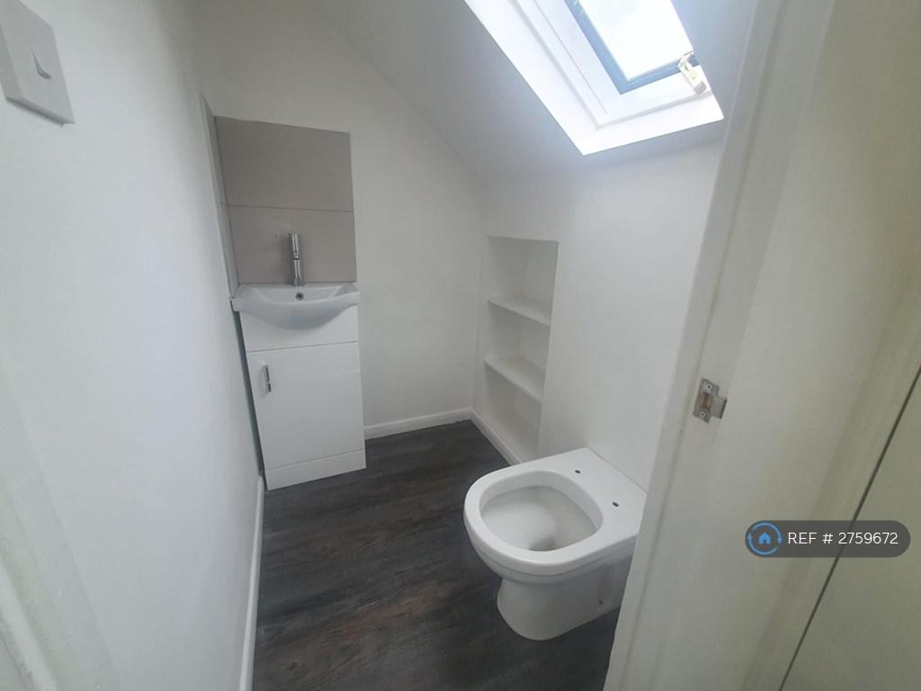 3rd Bedroom Toilet