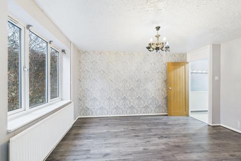 2 bedroom terraced house to rent, Plaistow Close, Stanford-Le-Hope, SS17