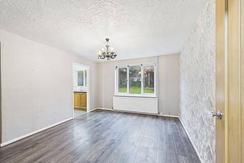 2 bedroom terraced house to rent, Plaistow Close, Stanford-Le-Hope, SS17