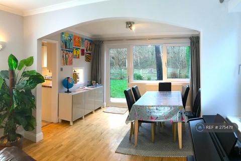 4 bedroom detached house to rent, Glebelands, Claygate, Esher, KT10