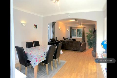4 bedroom detached house to rent, Glebelands, Claygate, Esher, KT10