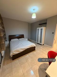 1 bedroom in a flat share to rent, Lowood St, London, E1