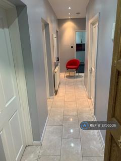 1 bedroom in a flat share to rent, Lowood St, London, E1