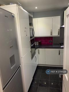 1 bedroom in a flat share to rent, Lowood St, London, E1
