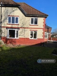3 bedroom semi-detached house to rent, The Crescent, Irlam, Manchester, M44