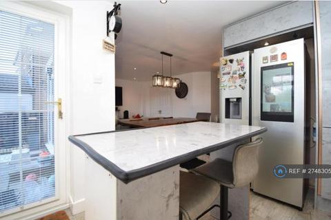 undefined, Lindale Grove, Wakefield, WF2