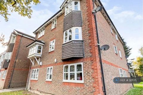 2 bedroom flat to rent, Blenheim Court, Harrow, HA3