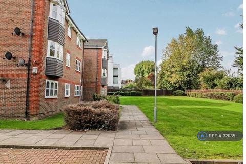 2 bedroom flat to rent, Blenheim Court, Harrow, HA3
