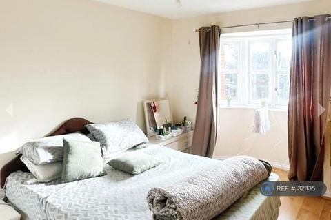 2 bedroom flat to rent, Blenheim Court, Harrow, HA3