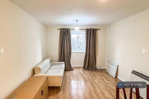 2 bedroom flat to rent, Blenheim Court, Harrow, HA3