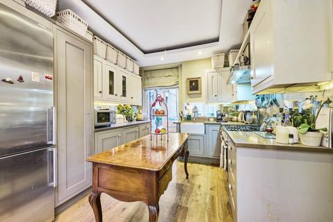 3 bedroom flat to rent, Albert Bridge Road, London, SW11