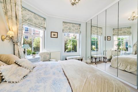 3 bedroom flat to rent, Albert Bridge Road, London, SW11