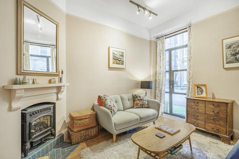 2 bedroom flat to rent, Lurline Gardens, London, SW11