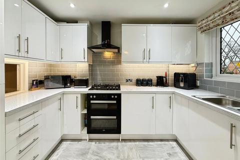 2 bedroom end of terrace house for sale, Wargrove Drive, Sandhurst GU47