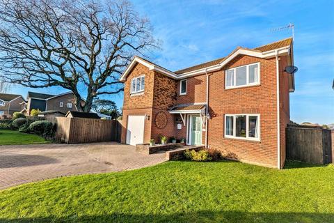 4 bedroom detached house for sale, King George V Close, Ryde, PO33 3DE