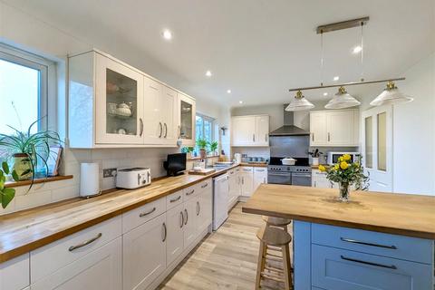 4 bedroom detached house for sale, King George V Close, Ryde, PO33 3DE