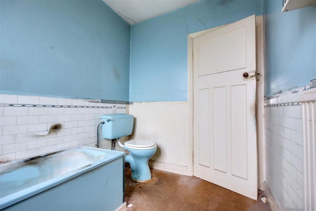 Bathroom 2.jpeg